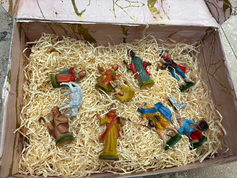 Vintage nativity set pvc Italy 10 piece