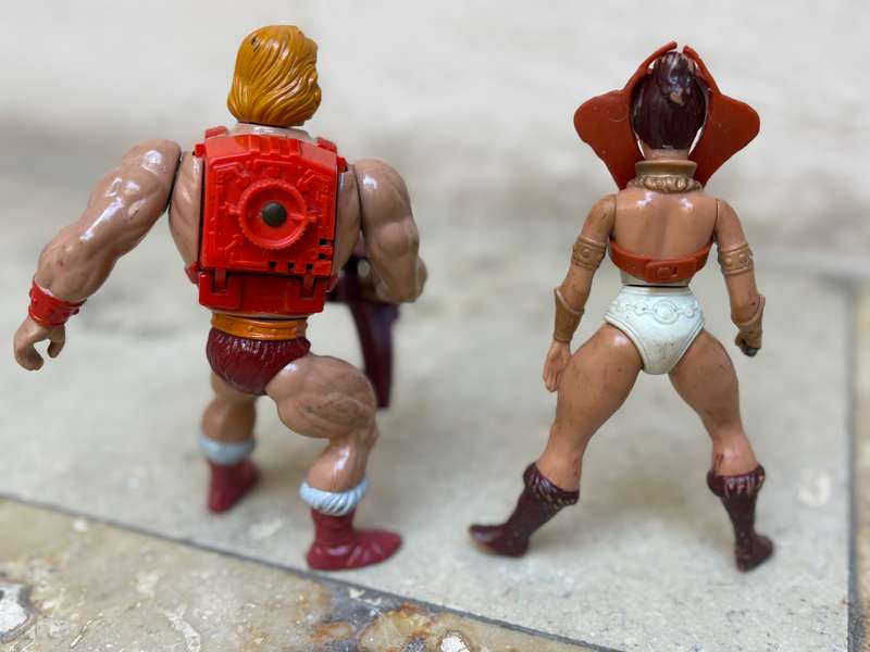 1981 He Man of He-Man Masters of the Universe Teela figure pair with props