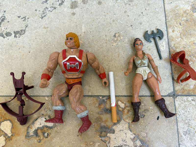 1981 He Man of He-Man Masters of the Universe Teela figure pair with props
