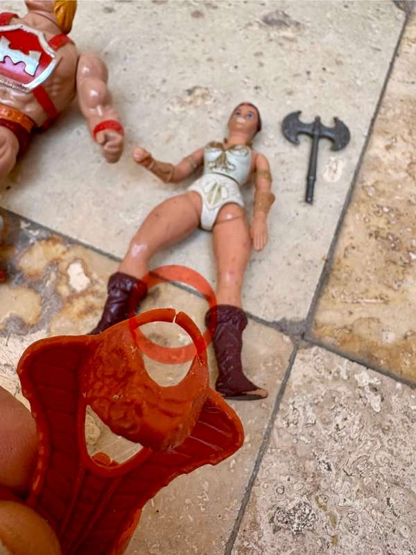 1981 He Man of He-Man Masters of the Universe Teela figure pair with props