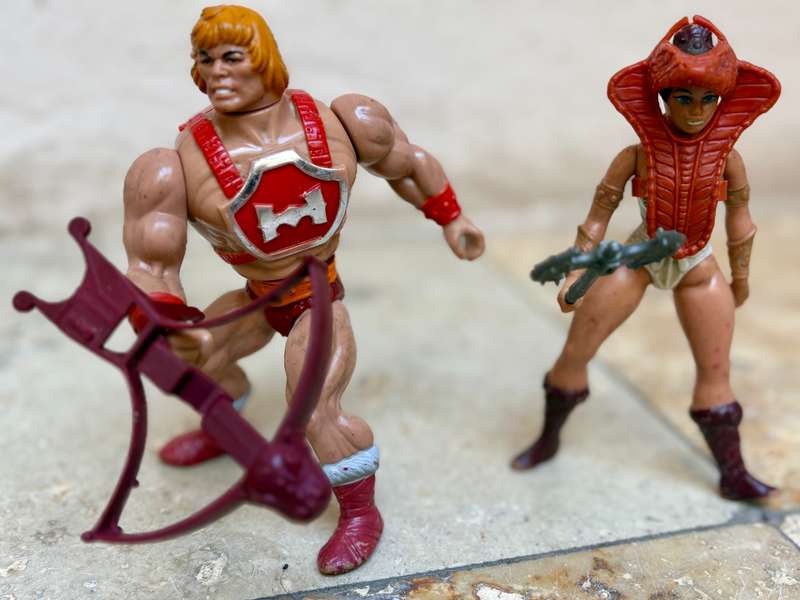 1981 He Man of He-Man Masters of the Universe Teela figure pair with props