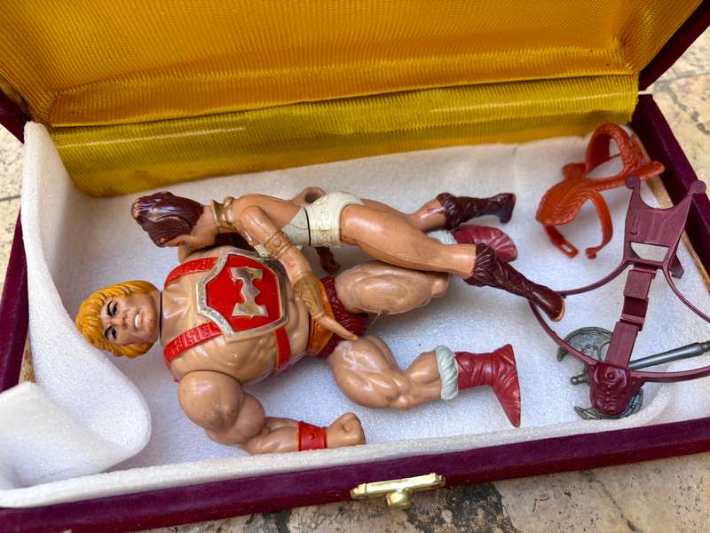 1981 He Man of He-Man Masters of the Universe Teela figure pair with props