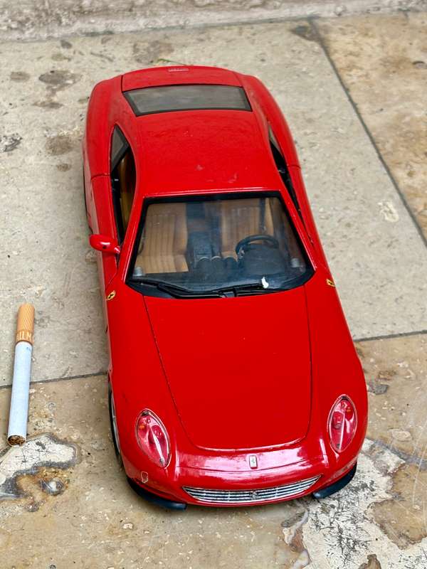 Ferrari 612 Scaglietti 2010 red 1/18 HotWheels 2003