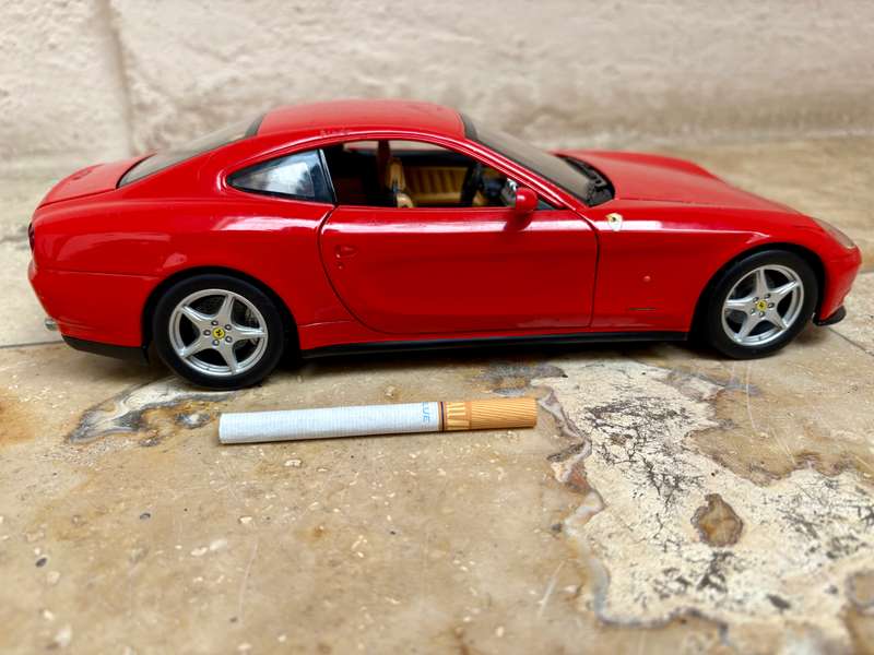 Ferrari 612 Scaglietti 2010 red 1/18 HotWheels 2003