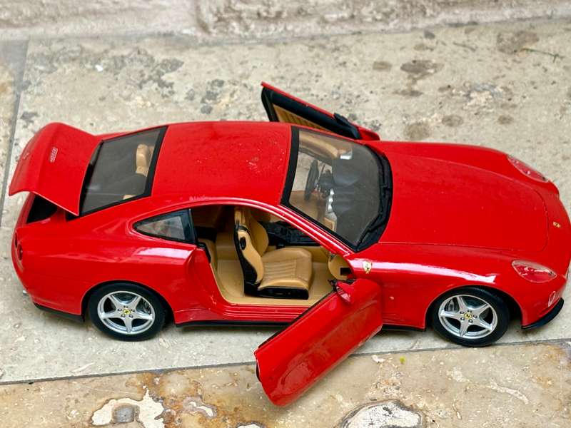 Ferrari 612 Scaglietti 2010 red 1/18 HotWheels 2003