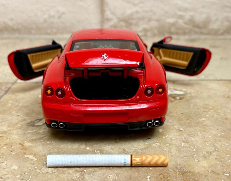 Ferrari 612 Scaglietti 2010 red 1/18 HotWheels 2003