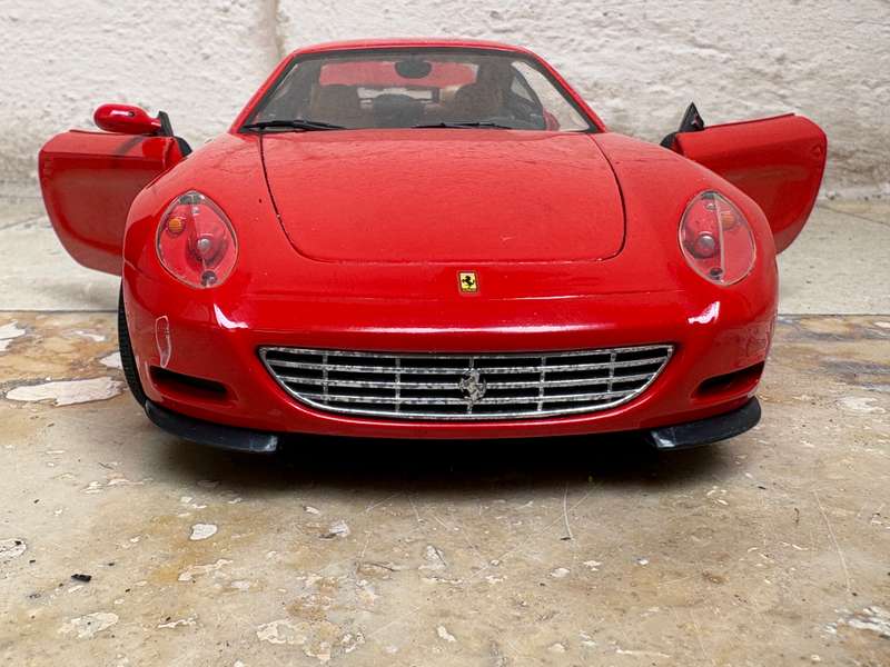 Ferrari 612 Scaglietti 2010 red 1/18 HotWheels 2003