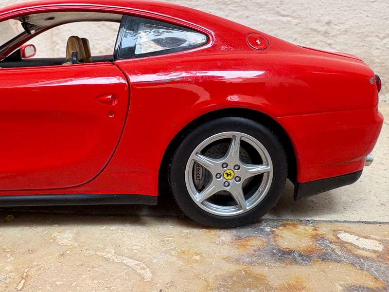 Ferrari 612 Scaglietti 2010 red 1/18 HotWheels 2003