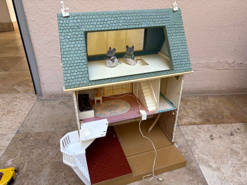 Vintage  Fisher Price Light Up Dollhouse #280 made USA 1981