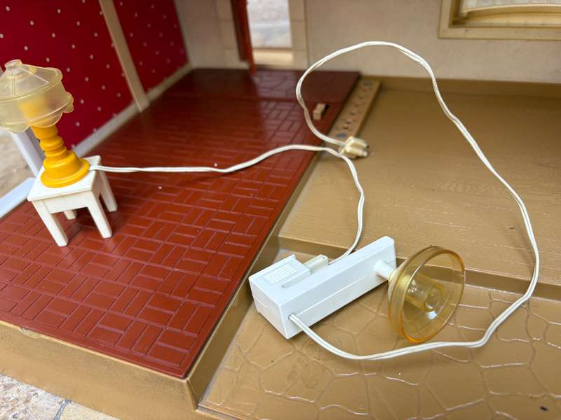 Vintage  Fisher Price Light Up Dollhouse #280 made USA 1981