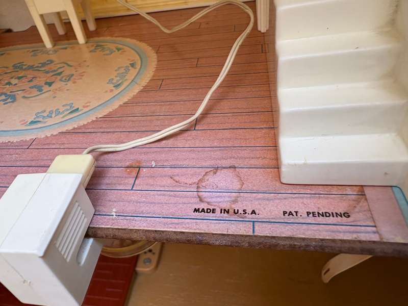 Vintage  Fisher Price Light Up Dollhouse #280 made USA 1981