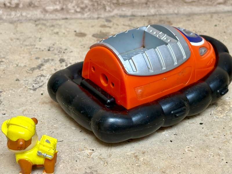 Paw Patrol - Zuma hovercraft vehicle with one pup Collectable figure