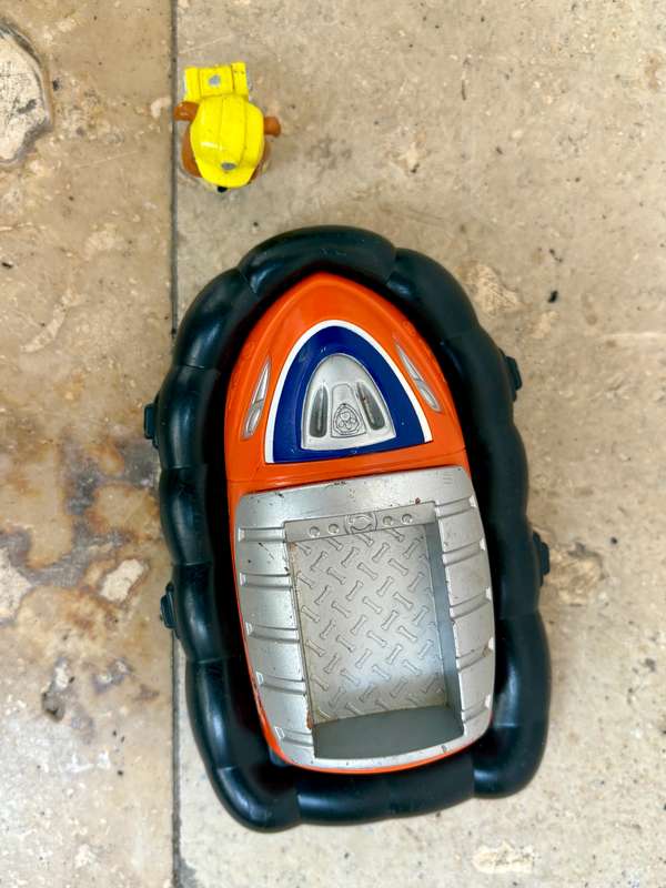 Paw Patrol - Zuma hovercraft vehicle with one pup Collectable figure
