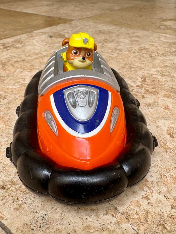Paw Patrol - Zuma hovercraft vehicle with one pup Collectable figure