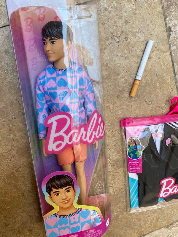 Barbie unisex doll with fashion pack