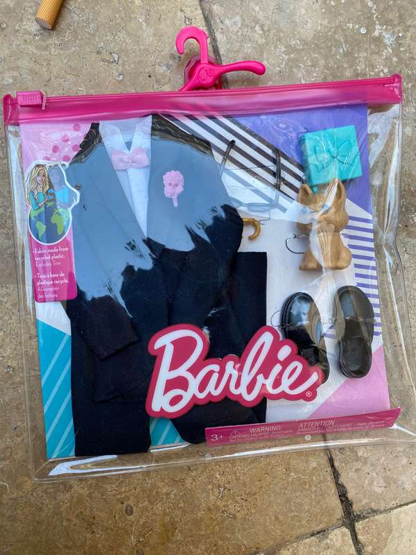 Barbie unisex doll with fashion pack