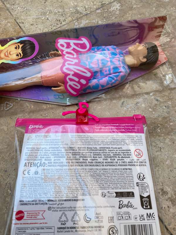 Barbie unisex doll with fashion pack