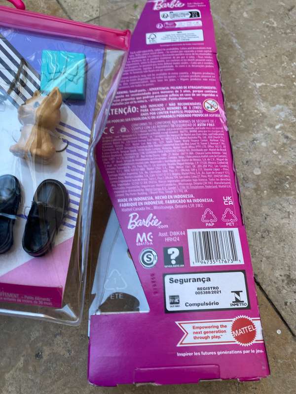 Barbie unisex doll with fashion pack