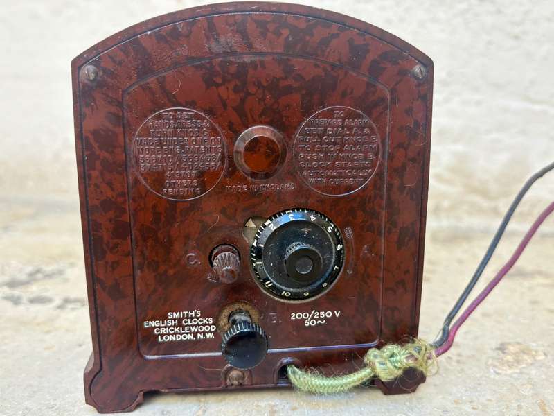 Vintage Smiths Cetric electric mains art deco Bakelite mantle clock 1925 working