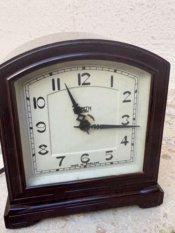 Vintage Smiths Cetric electric mains art deco Bakelite mantle clock 1925 working
