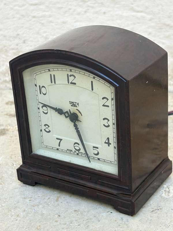Vintage Smiths Cetric electric mains art deco Bakelite mantle clock 1925 working
