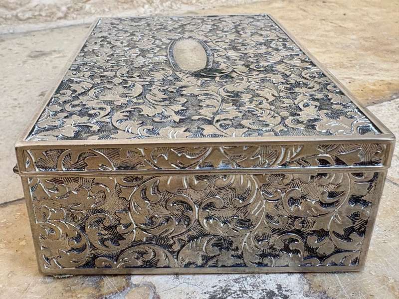 Vintage 1940 s silver plated trinket box lined embossed floral