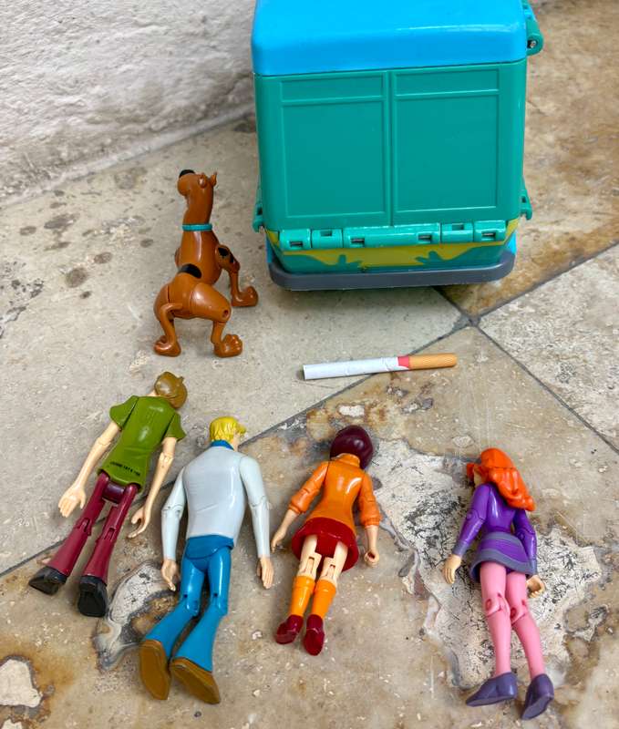 Vintage scooby doo the mystery machine van  with 5 articulated figures hanna barbera, plus backpack