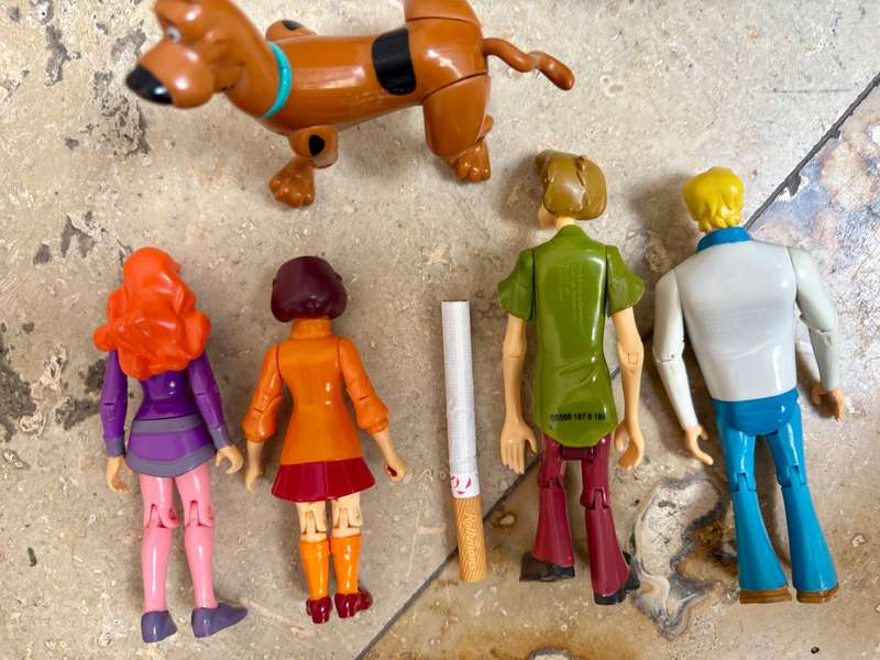 Vintage scooby doo the mystery machine van  with 5 articulated figures hanna barbera, plus backpack