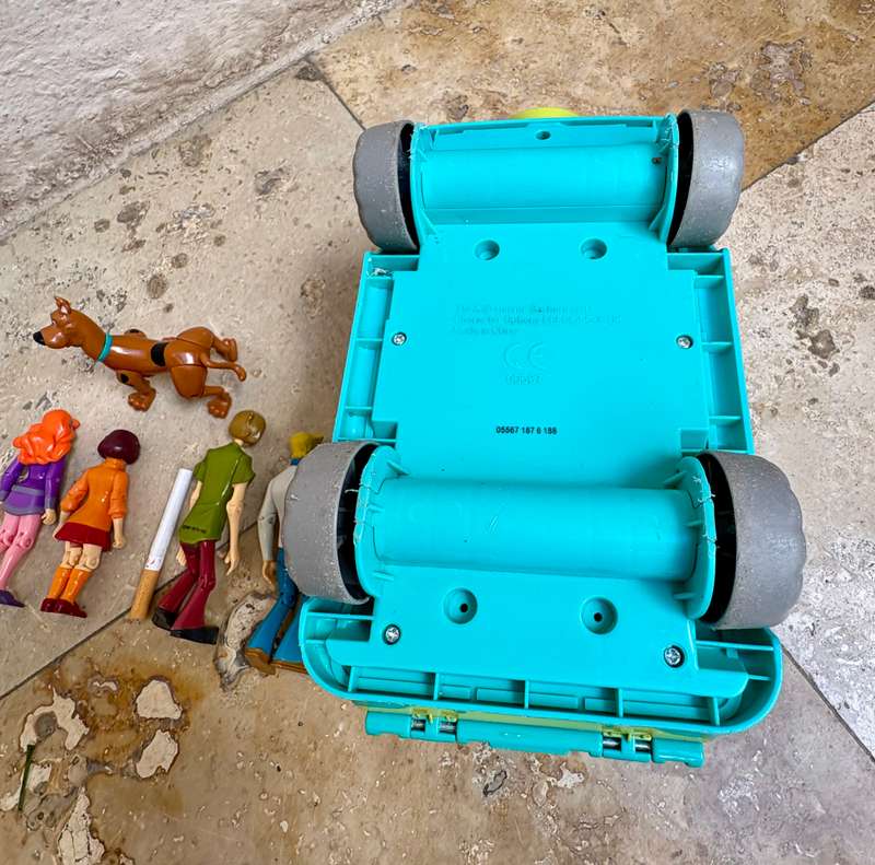 Vintage scooby doo the mystery machine van  with 5 articulated figures hanna barbera, plus backpack