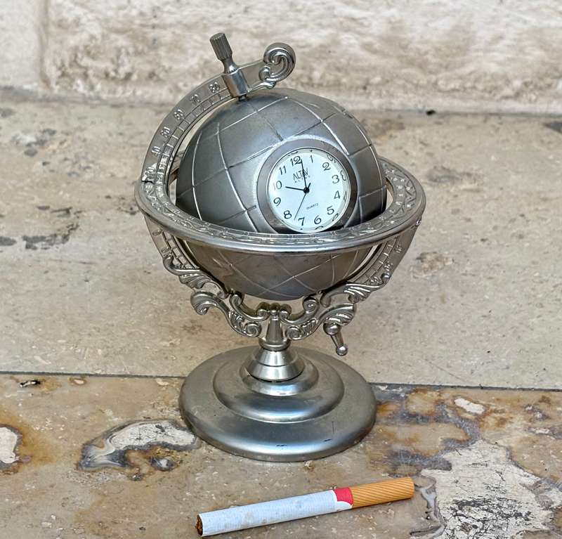 Desk top globe clock by ALTAV