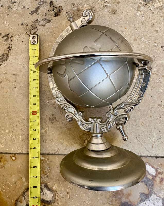 Desk top globe clock by ALTAV
