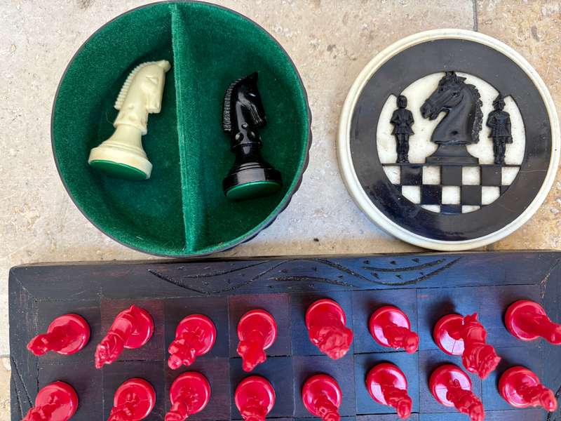 Vintage chess set bakelite  pieces wooden board , western Germany