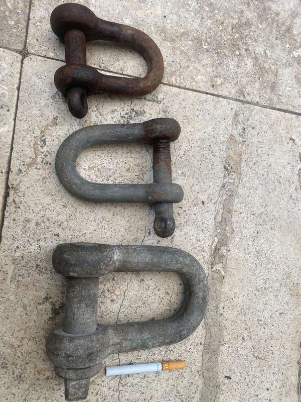 3 old large D shackles chakel lot