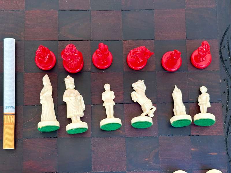 Vintage chess set bakelite  pieces wooden board , western Germany