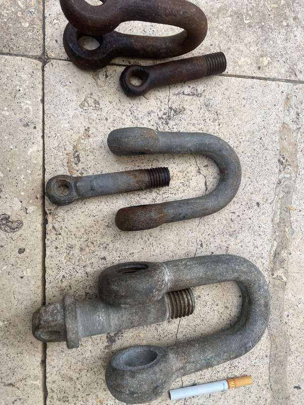 3 old large D shackles chakel lot