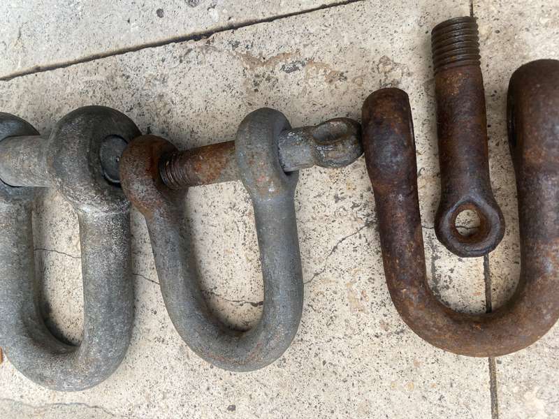 3 old large D shackles chakel lot