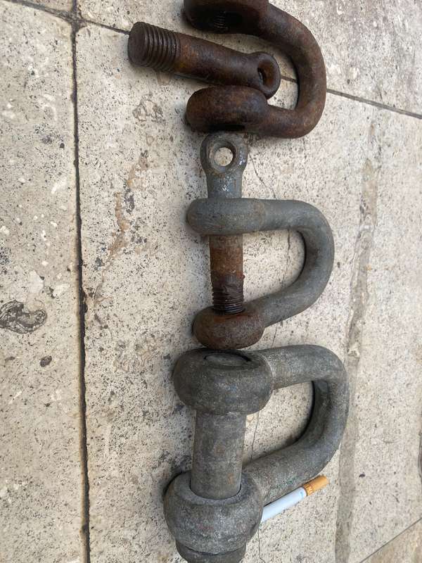 3 old large D shackles chakel lot