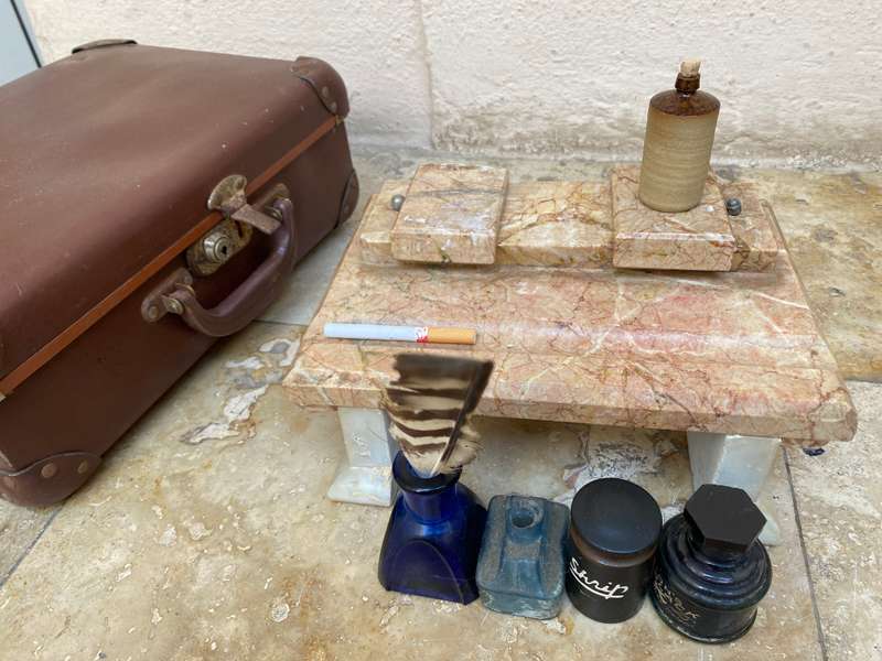 Vintage marble double inkwell ink with old ink bottles in case