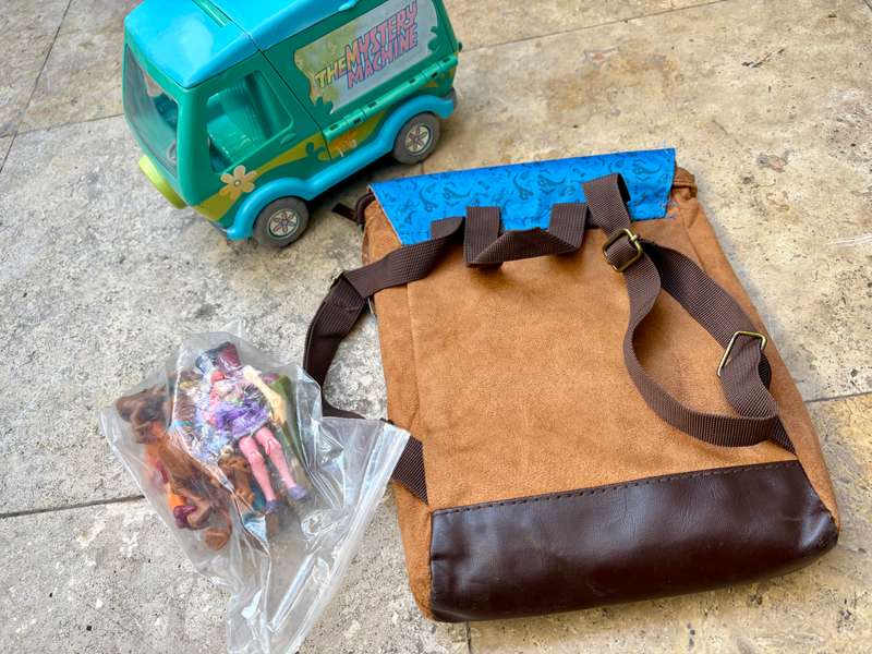 Vintage scooby doo the mystery machine van  with 5 articulated figures hanna barbera, plus backpack