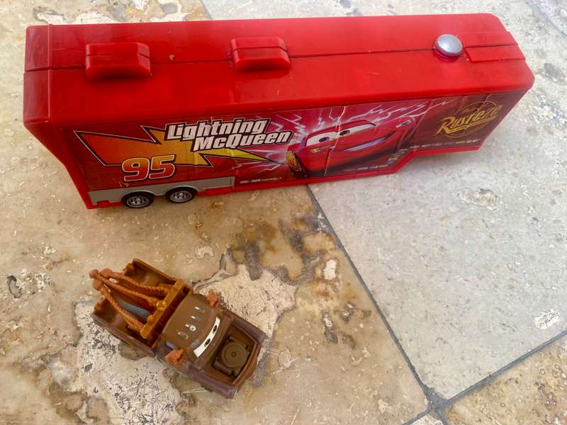 Disney Pixar lightning McQueen transforming trailer with one car Playset