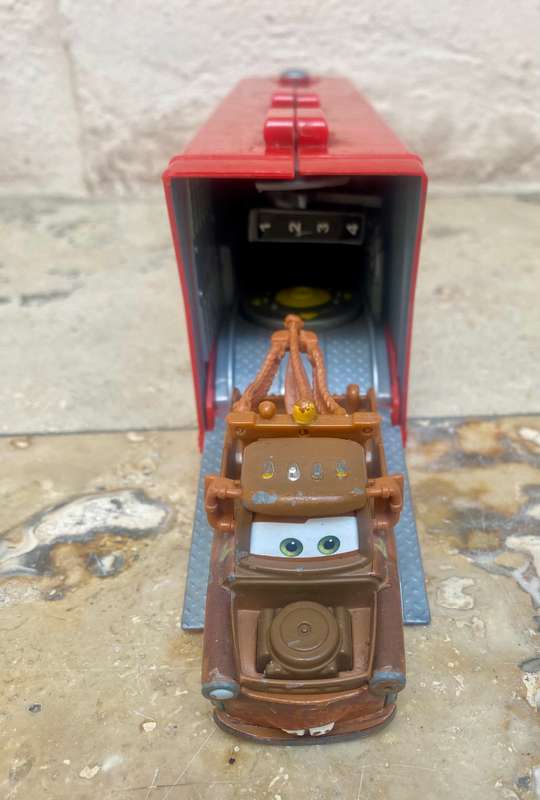 Disney Pixar lightning McQueen transforming trailer with one car Playset