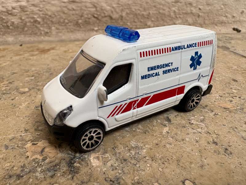 Vintage matchbox fire engine 2008 and majorette renault ambulance diecast pair