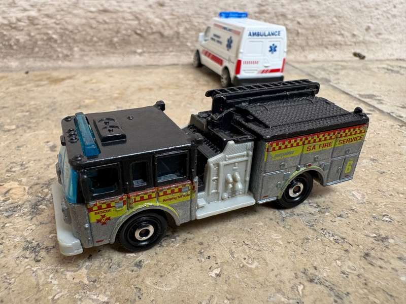 Vintage matchbox fire engine 2008 and majorette renault ambulance diecast pair