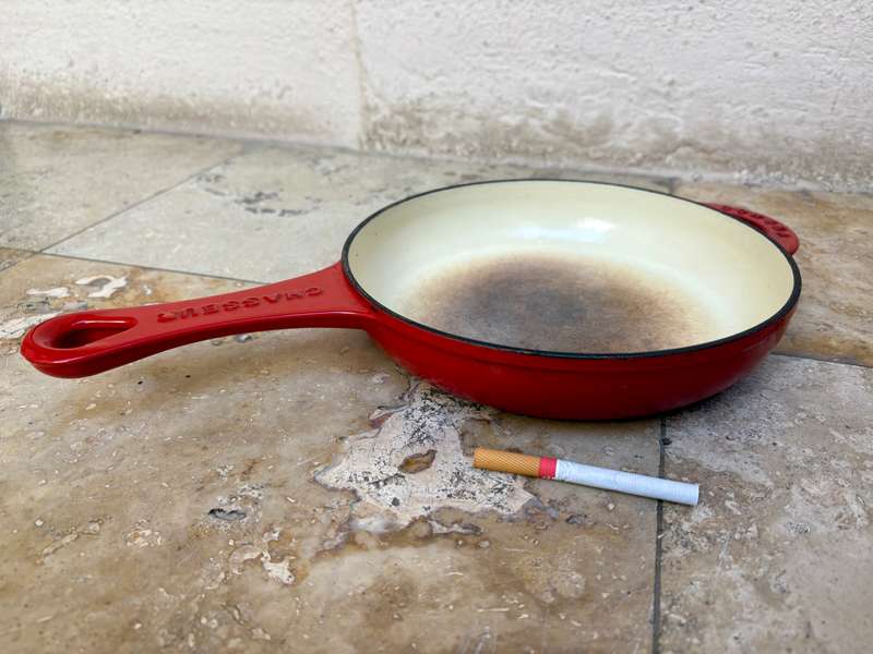 Chasseur French  enamel pan 22 cm, discoloured
