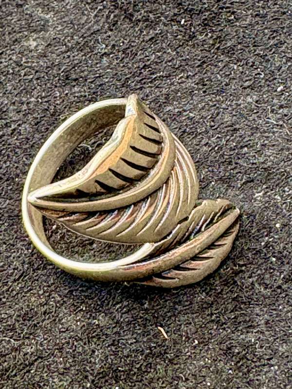 Sterling silver curled leaf ring 925 , floral trinket box