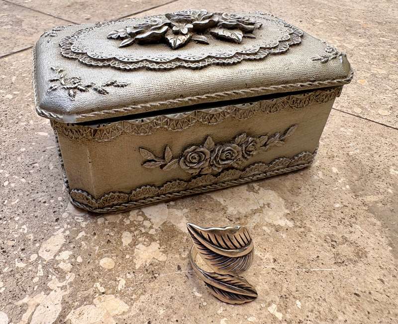 Sterling silver curled leaf ring 925 , floral trinket box