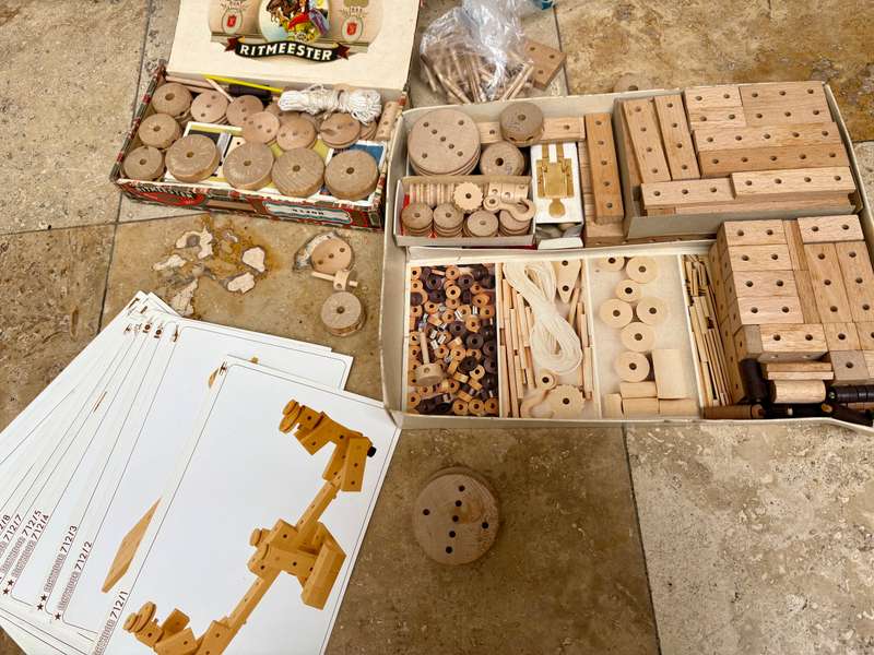 Vintage Matador wood building set 712 from 1970s