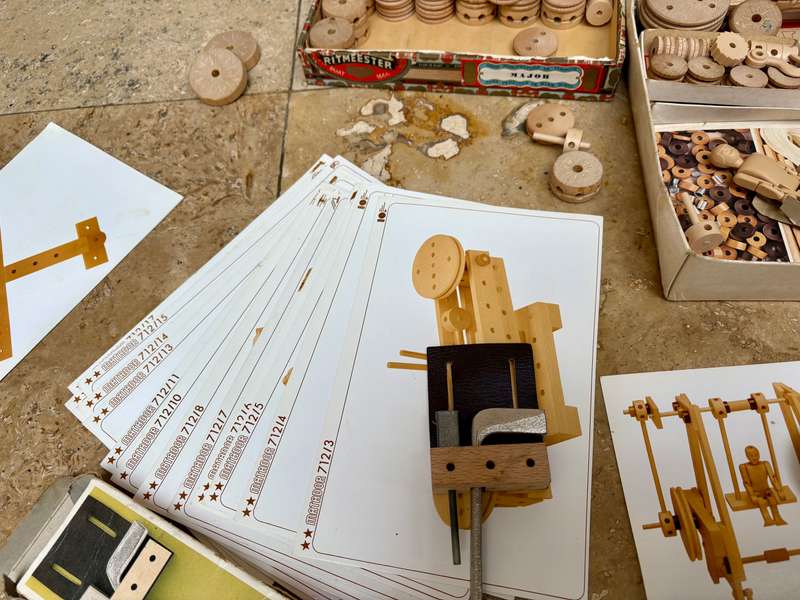 Vintage Matador wood building set 712 from 1970s