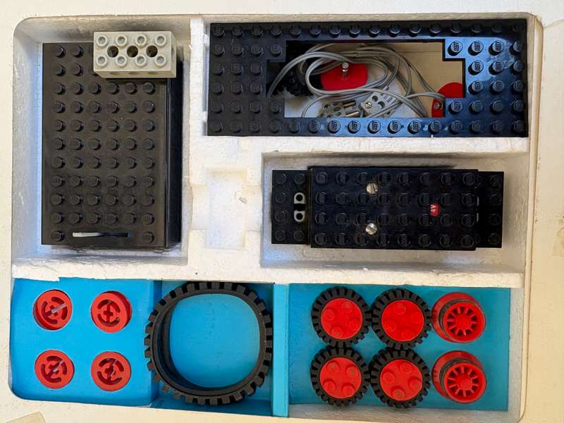 Vintage Lego 107 4.5 V motor set universal set train 1976