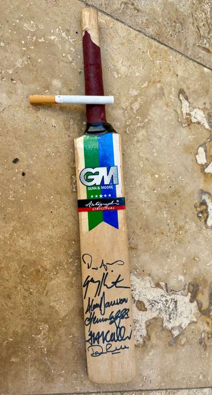 Gunn and Moore autograph original bat signed by  pro cricketers  Daniel Rowe , Alan Dawson & Co